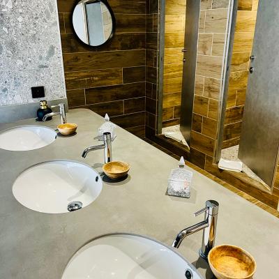 Espace douche hébergement La Grange aux Camélias