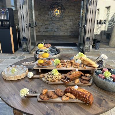 Petit déjeuner d'accueil entreprise à la Grange aux Camélias